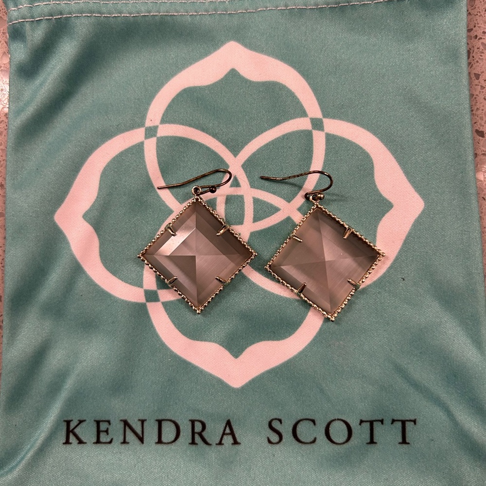 Rare retired Kendra Scott Cleo Drop Earrings in the Slate Cat's Eye stone